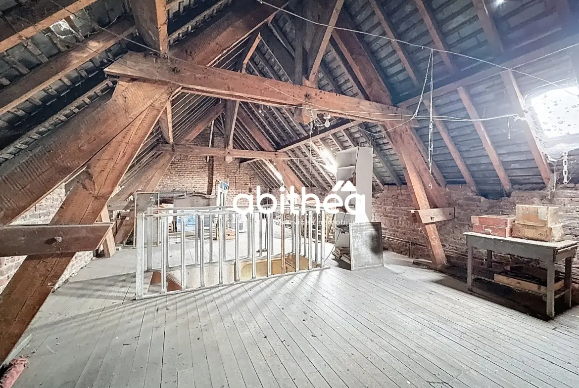 Corps de ferme à rénover avec dépendances et grand terrain à Courcelles-le-Comte 