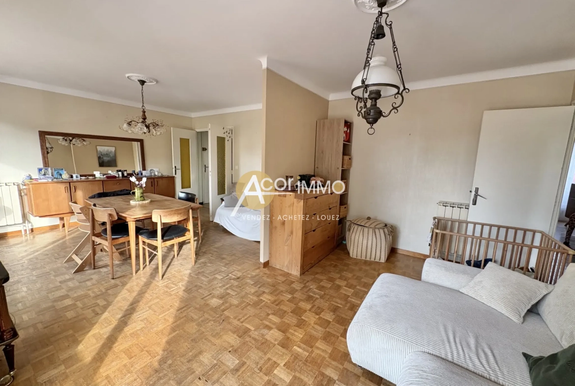 Appartement T5 au Pradet avec Balcon, proche plages et commodités 