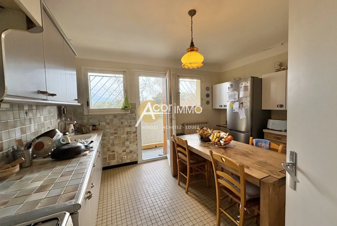 Appartement T5 au Pradet avec Balcon, proche plages et commodités 