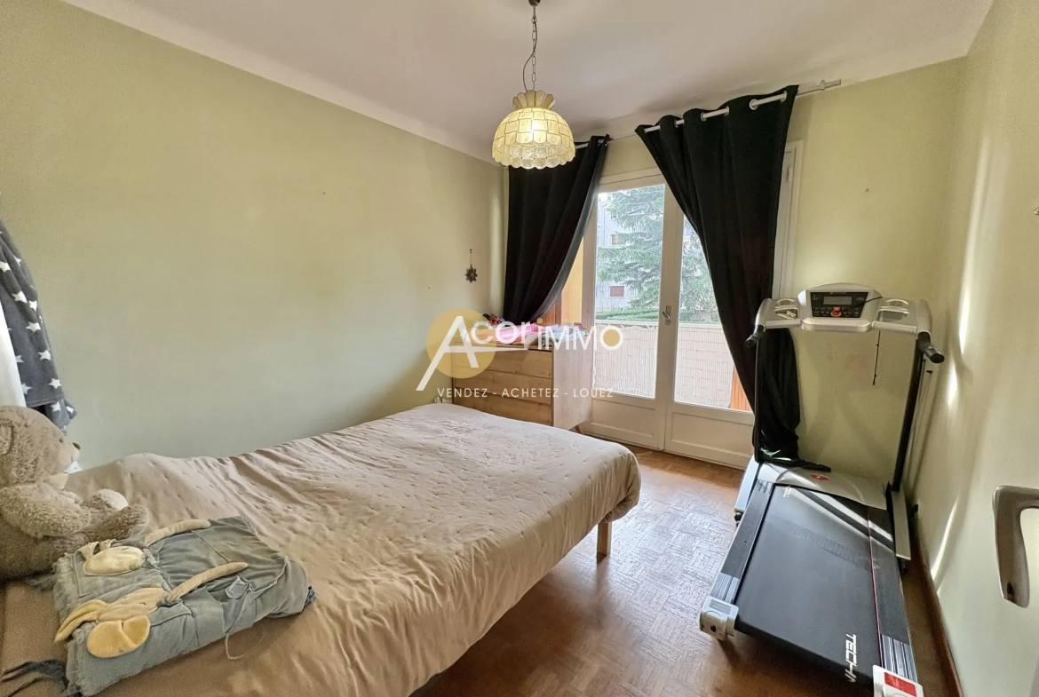 Appartement T5 au Pradet avec Balcon, proche plages et commodités 
