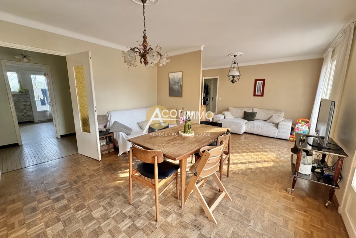 Appartement T5 au Pradet avec Balcon, proche plages et commodités 