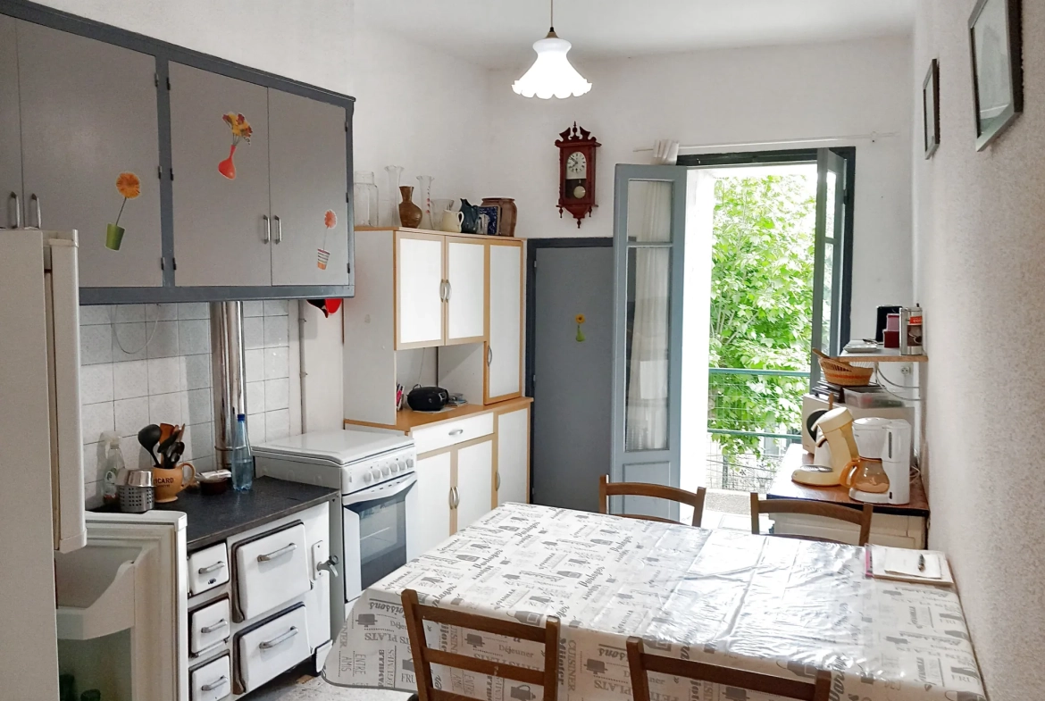 Charmant appartement dans château médiéval à Le Poujol-sur-Orb - 78 m² 