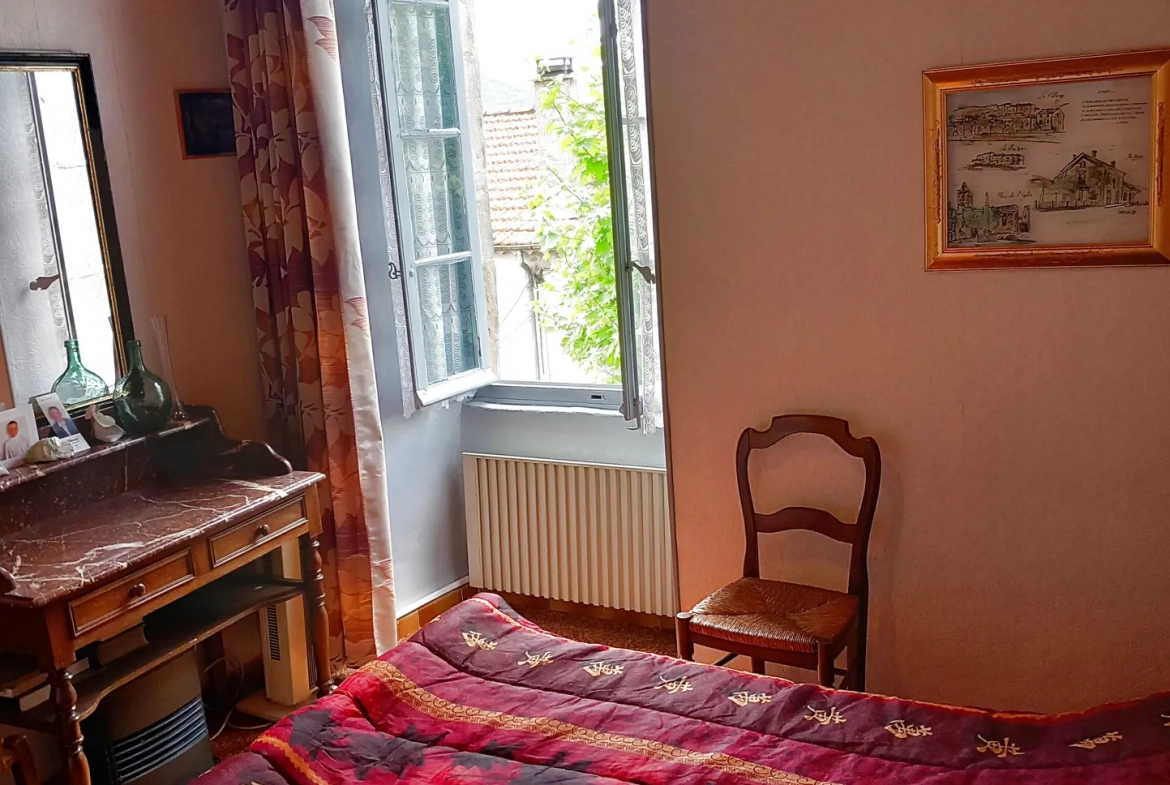 Charmant appartement dans château médiéval à Le Poujol-sur-Orb - 78 m² 