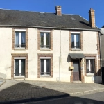 Maison de ville spacieuse à vendre à Courtenay avec dépendance et jardin