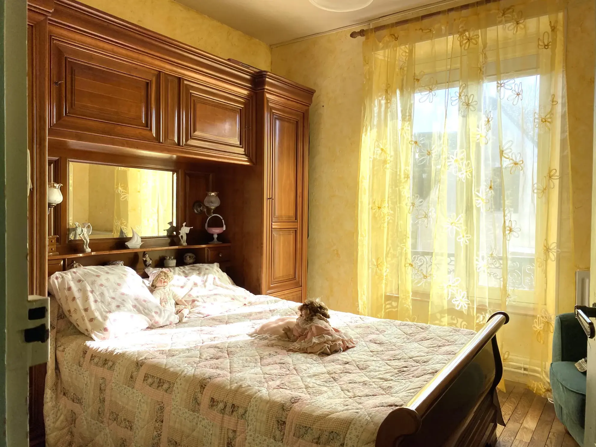 Maison de ville spacieuse à vendre à Courtenay avec dépendance et jardin 