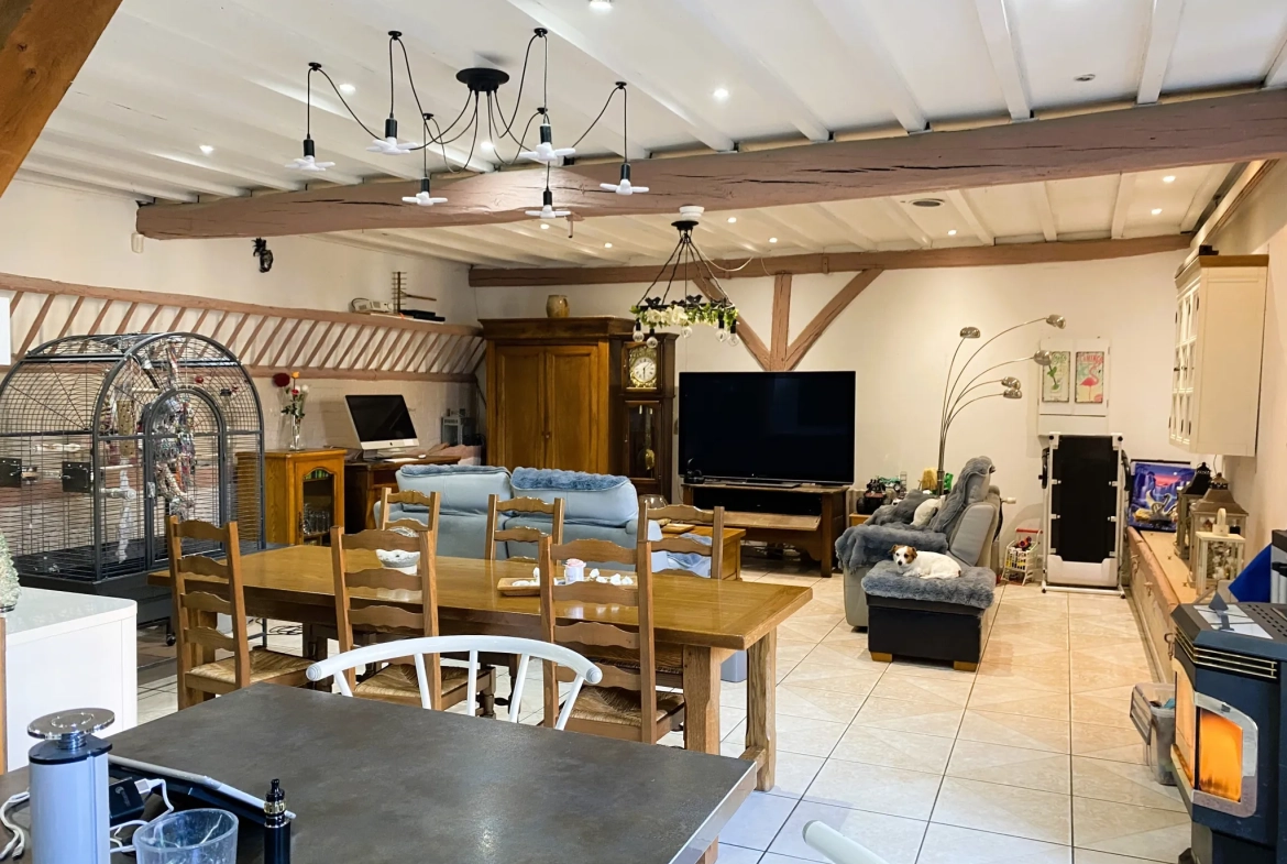 Maison de ville spacieuse à vendre à Courtenay avec dépendance et jardin 