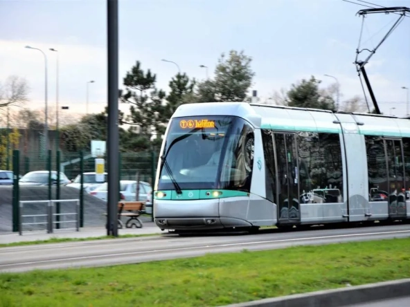 Studette à rénover de 15 m² à Châtillon, idéale pour investissement ou étudiant 