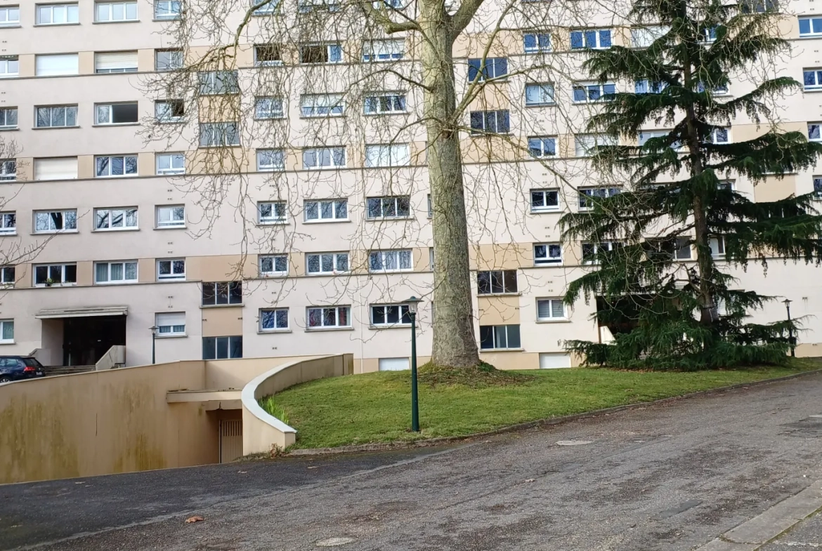 Studette à rénover de 15 m² à Châtillon, idéale pour investissement ou étudiant 