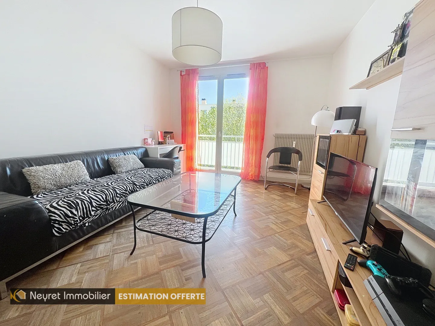 Appartement T3 à Oullins Pierre Benite avec balcon, parking et cave 