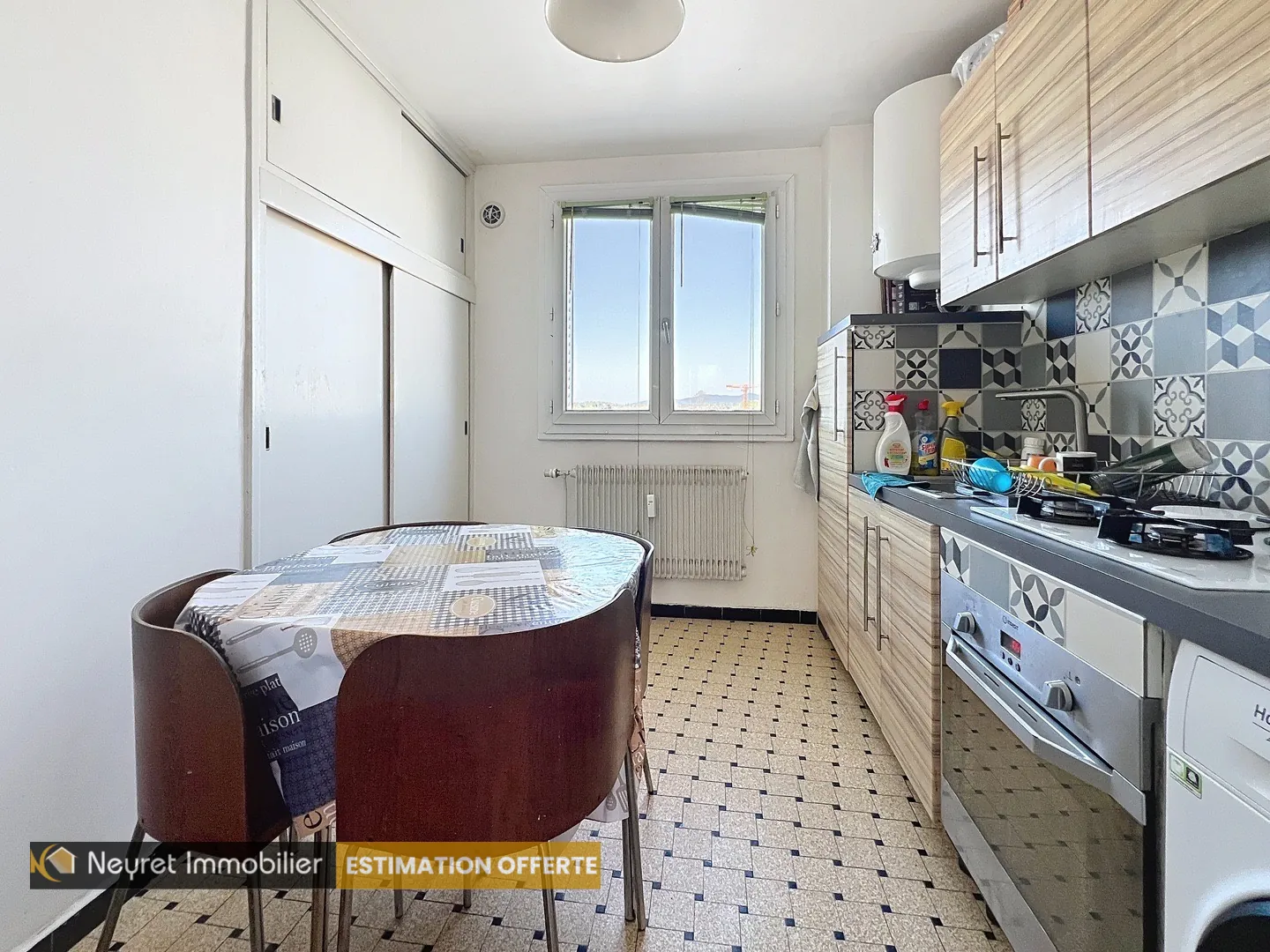 Appartement T3 à Oullins Pierre Benite avec balcon, parking et cave 