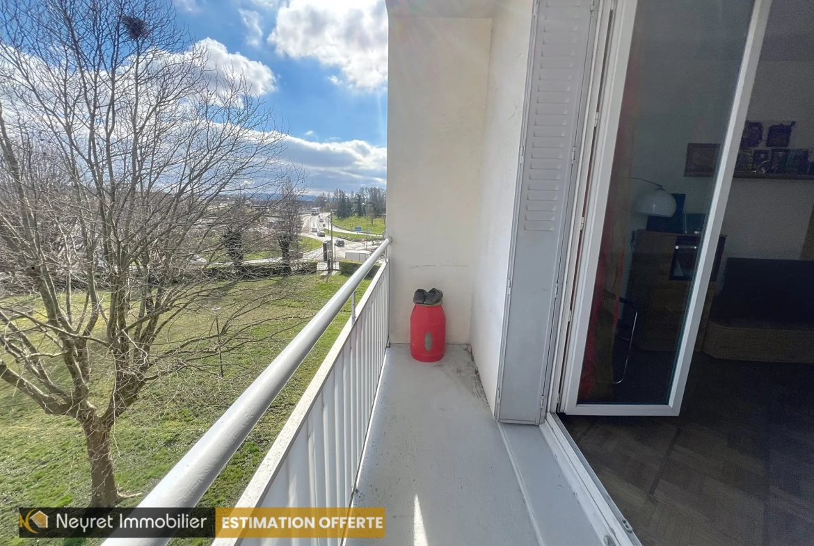 Appartement T3 à Oullins Pierre Benite avec balcon, parking et cave 