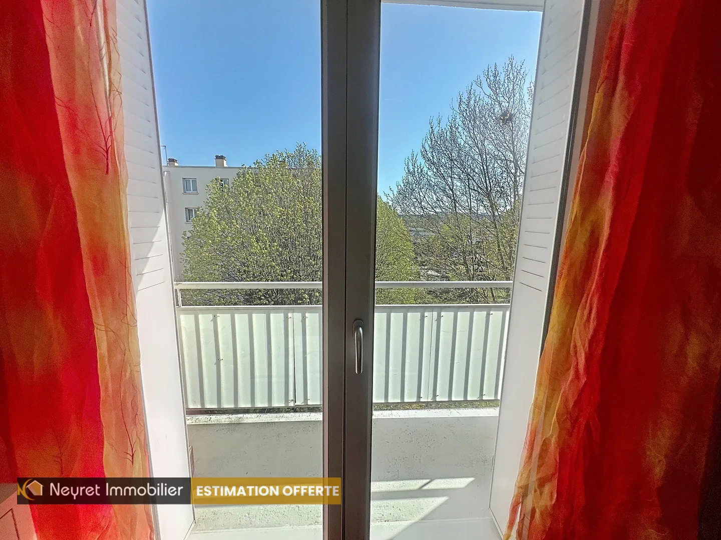 Appartement T3 à Oullins Pierre Benite avec balcon, parking et cave 