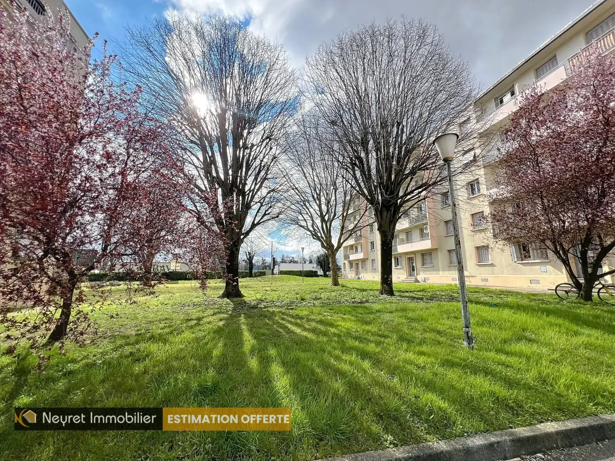 Appartement T3 à Oullins Pierre Benite avec balcon, parking et cave 