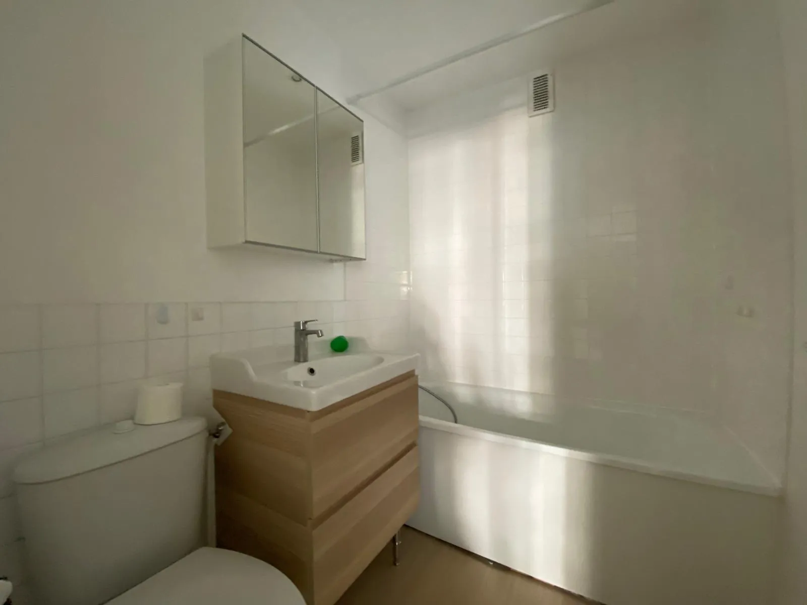 Appartement de 51 m² avec balcon, cave et parking au Chesnay - Exposition Sud-Ouest 
