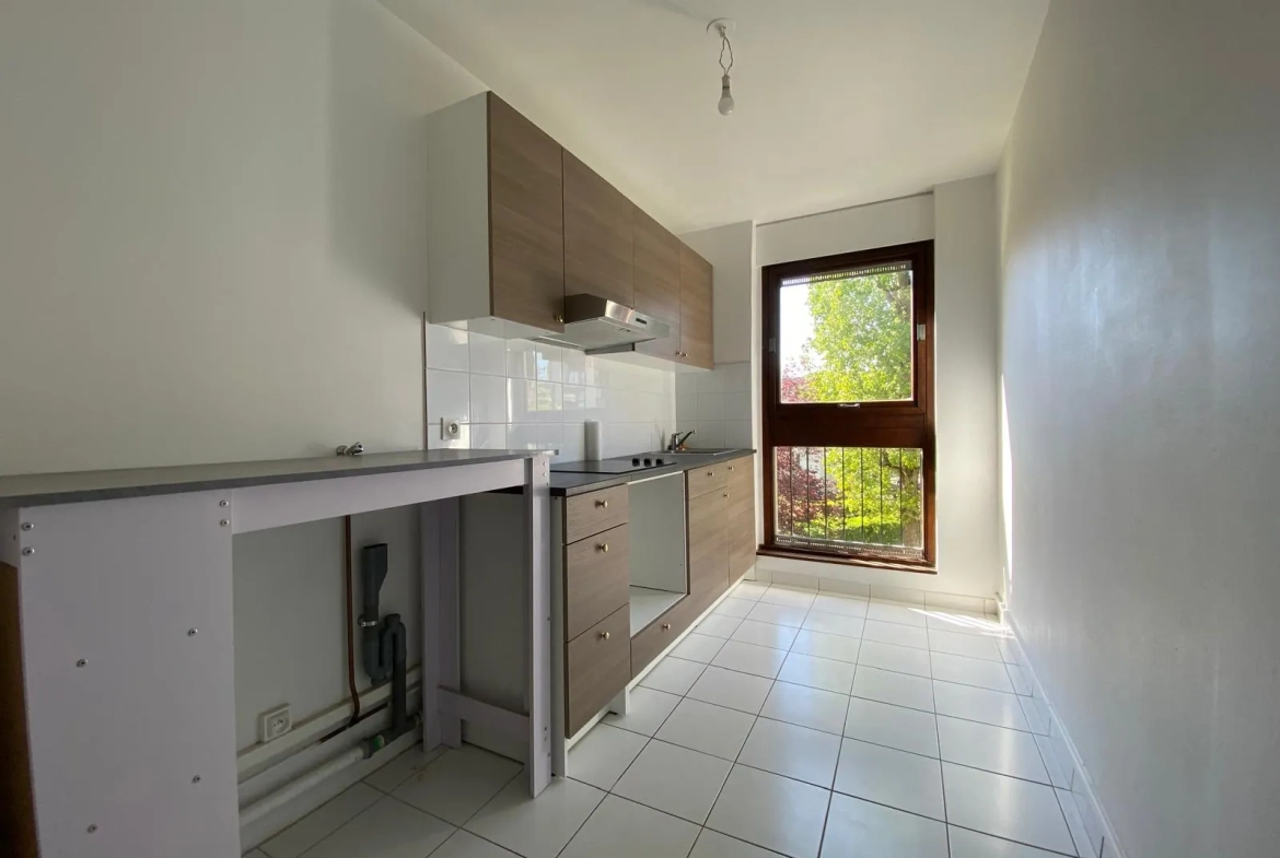 Appartement de 51 m² avec balcon, cave et parking au Chesnay - Exposition Sud-Ouest 