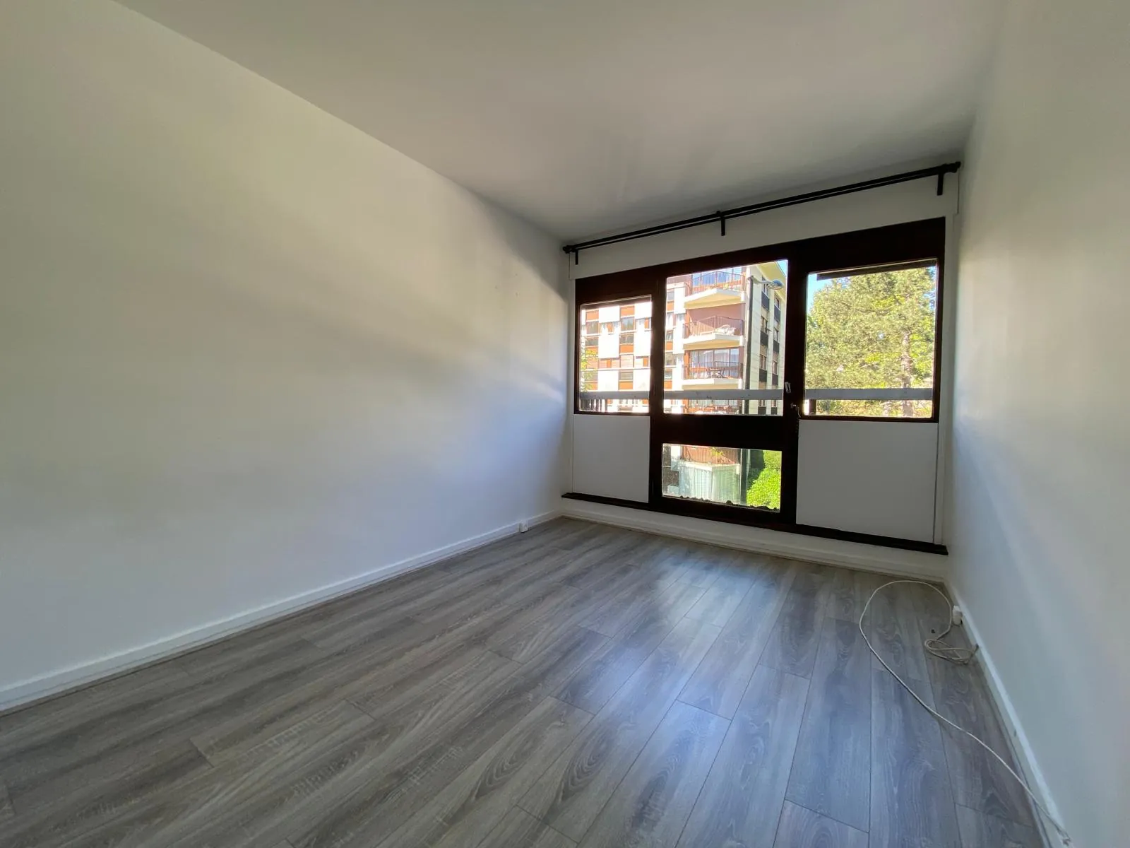 Appartement de 51 m² avec balcon, cave et parking au Chesnay - Exposition Sud-Ouest 