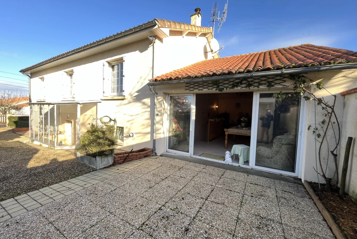 Maison à Thouars de 130 m² proche commerces et écoles dans un quartier calme 