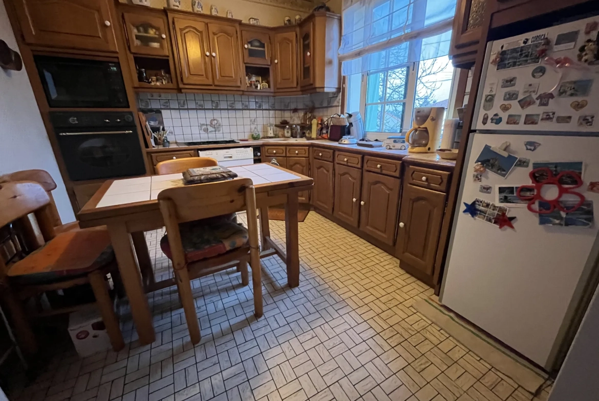 Maison à Thouars de 130 m² proche commerces et écoles dans un quartier calme 