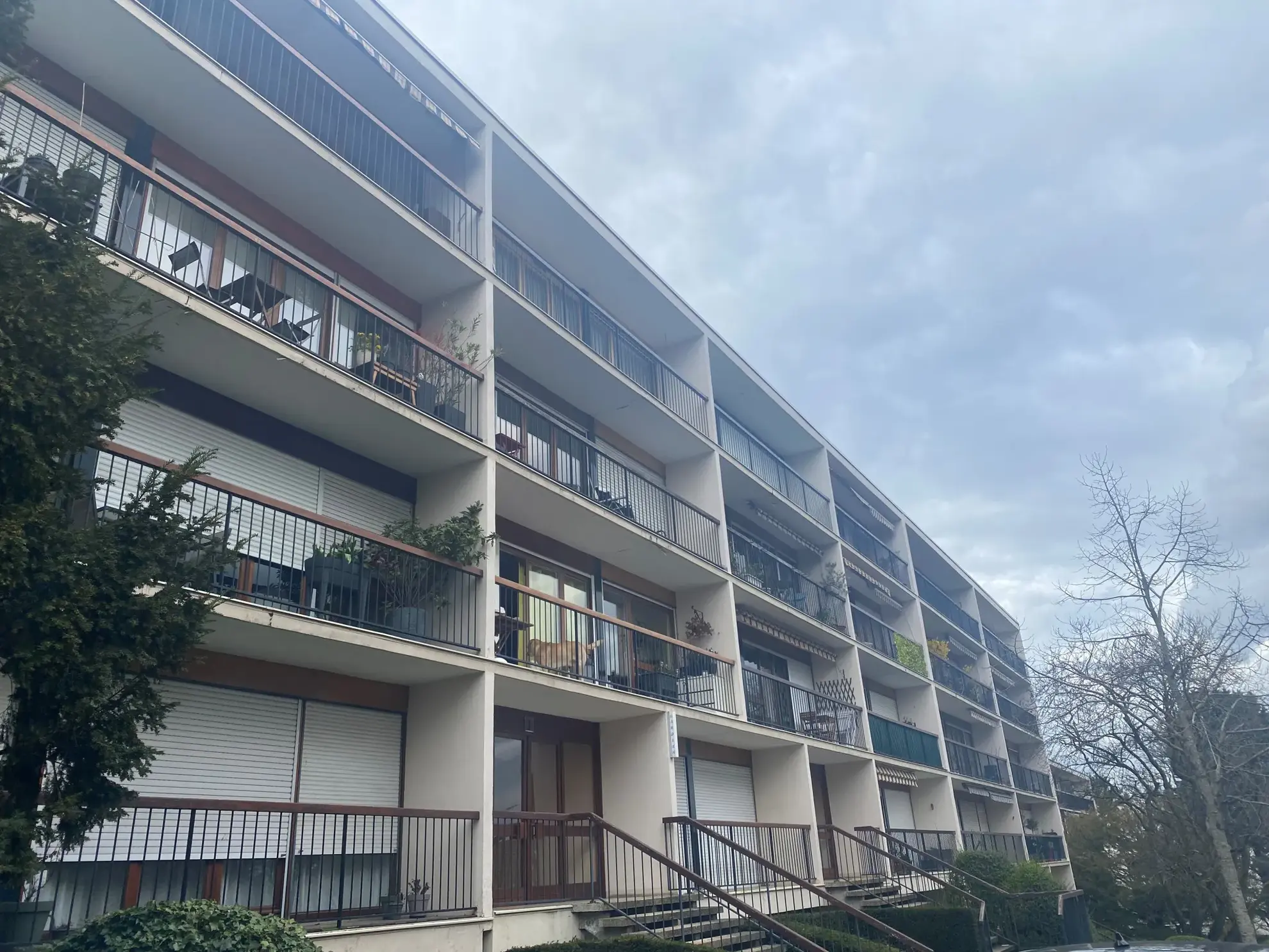 Appartement 2 pièces à Montgeron dans résidence sécurisée avec parking et balcon 