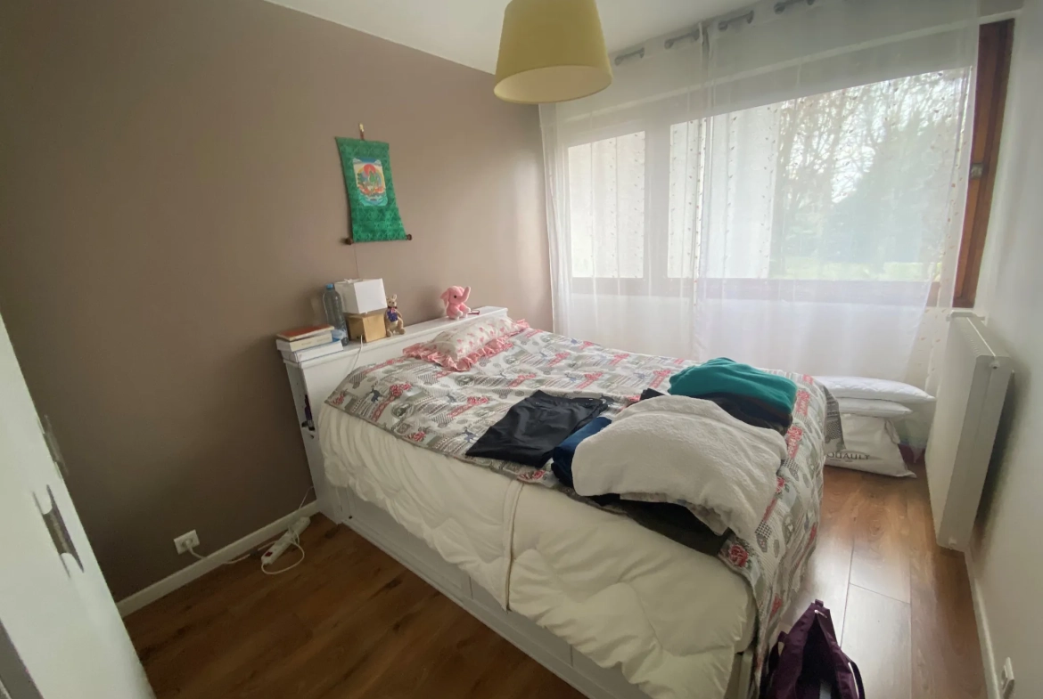 Appartement 2 pièces à Montgeron dans résidence sécurisée avec parking et balcon 