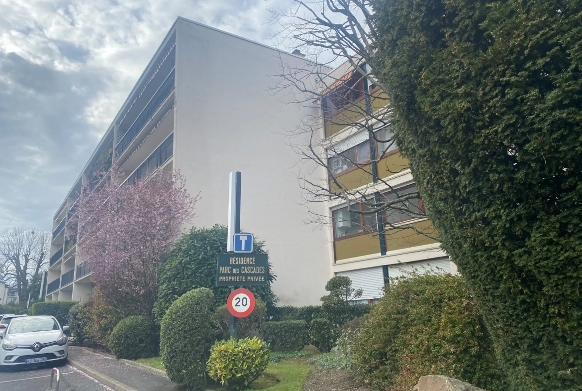 Appartement 2 pièces à Montgeron dans résidence sécurisée avec parking et balcon 