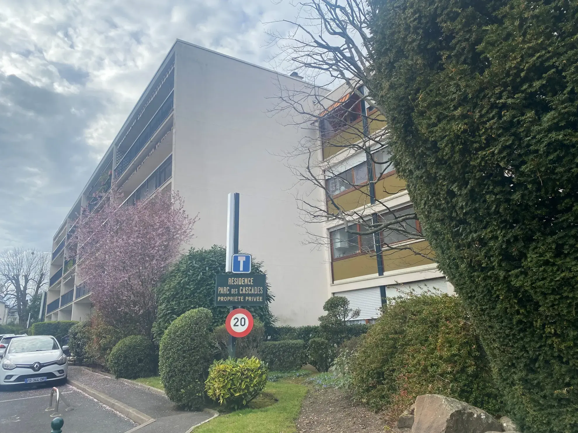 Appartement 2 pièces à Montgeron dans résidence sécurisée avec parking et balcon 