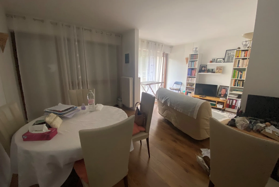Appartement 2 pièces à Montgeron dans résidence sécurisée avec parking et balcon 