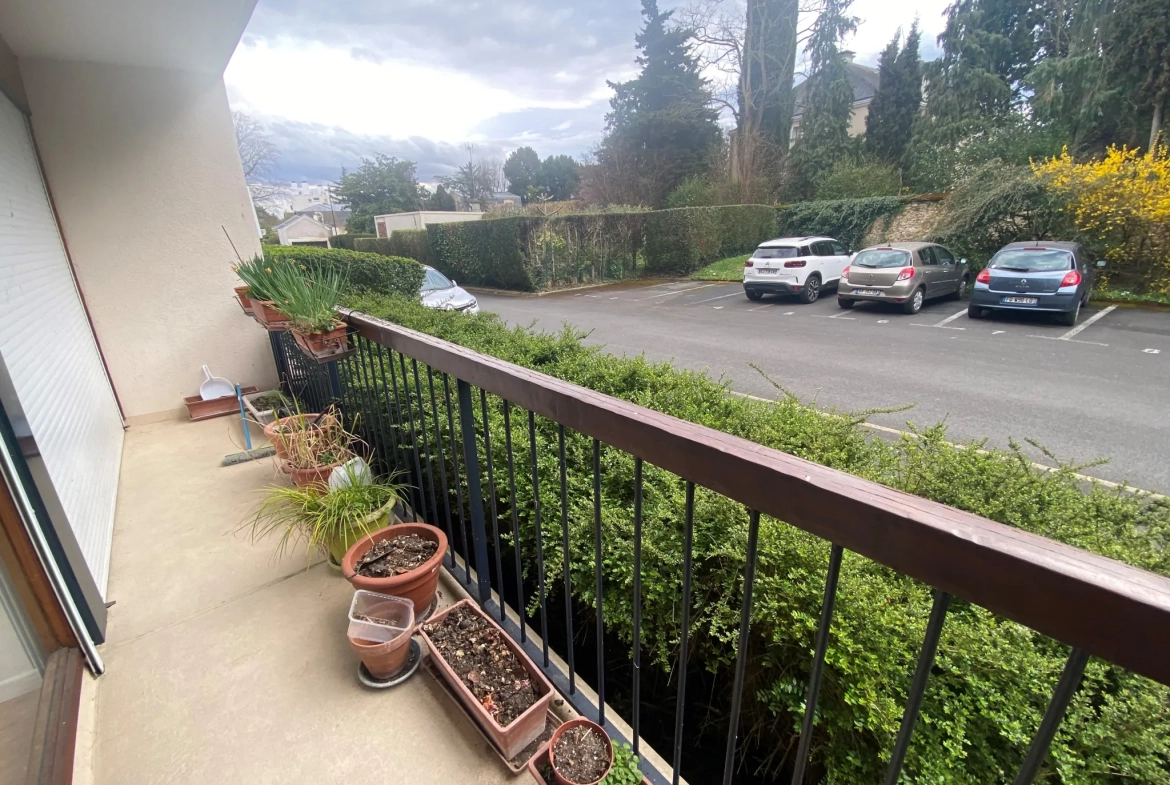 Appartement 2 pièces à Montgeron dans résidence sécurisée avec parking et balcon 