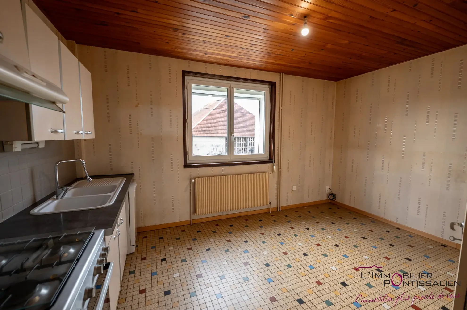 Maison individuelle avec 6 chambres sur 676 m² à Courvières, Franche-Comté 