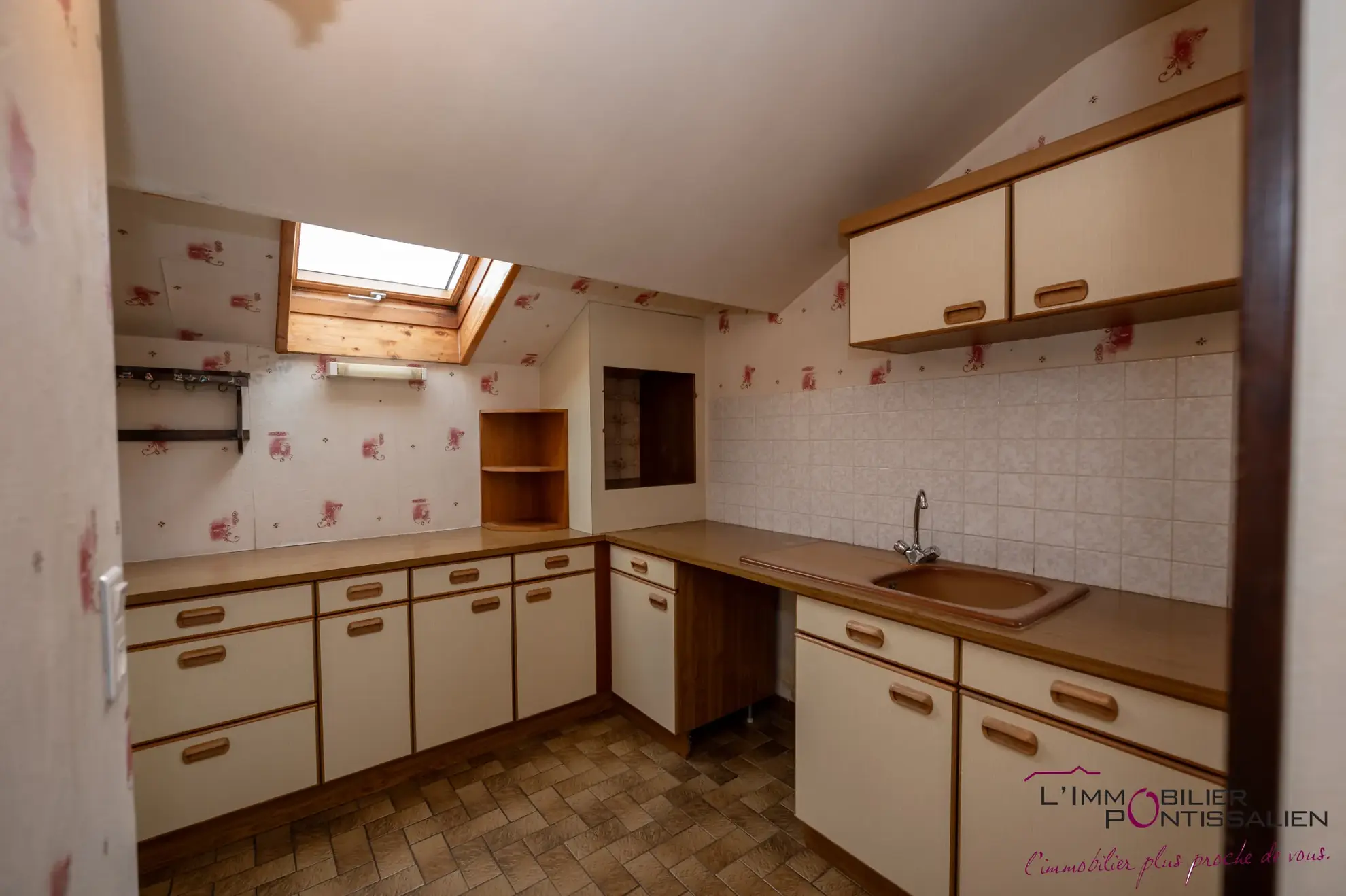 Maison individuelle avec 6 chambres sur 676 m² à Courvières, Franche-Comté 