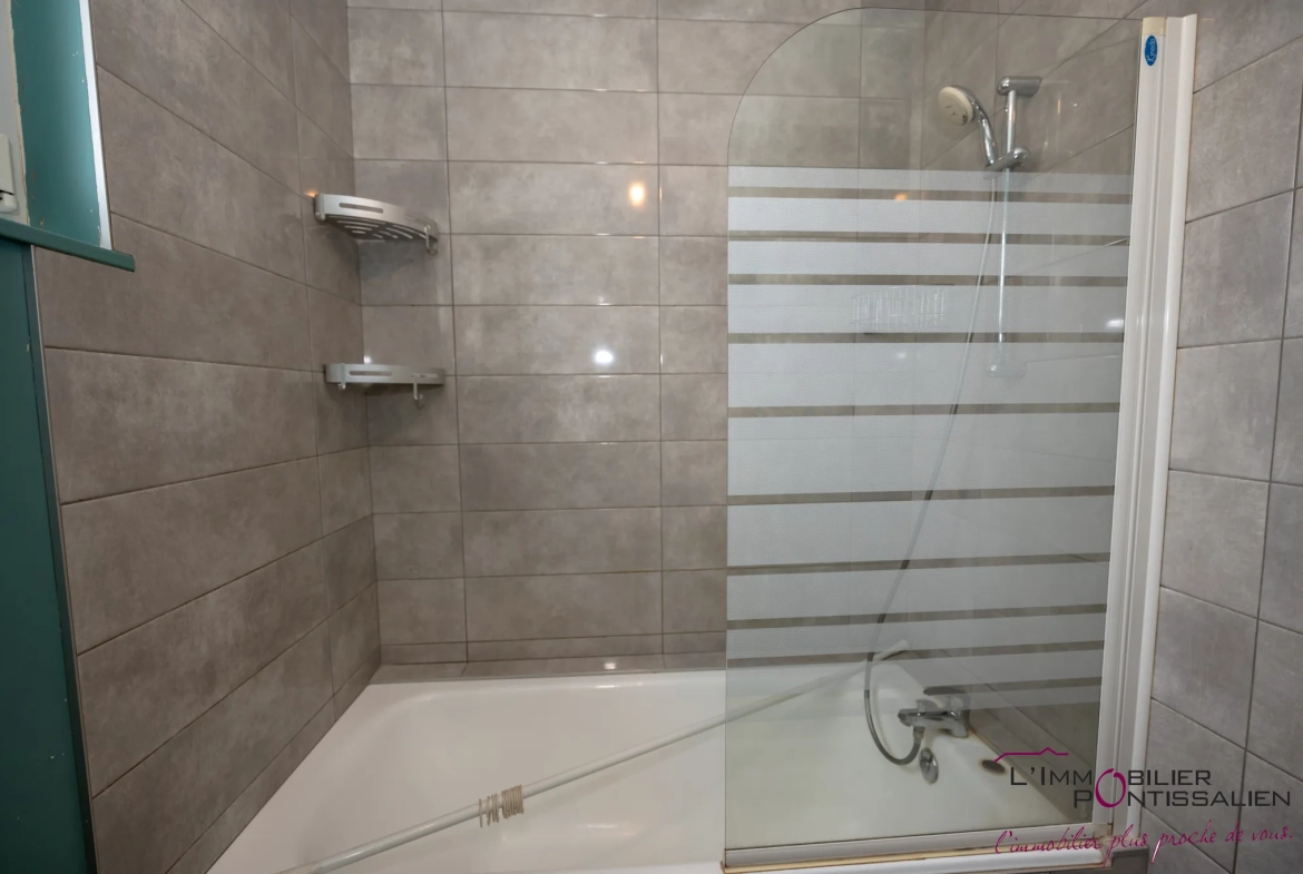 Maison individuelle avec 6 chambres sur 676 m² à Courvières, Franche-Comté 