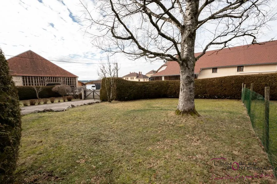 Maison individuelle avec 6 chambres sur 676 m² à Courvières, Franche-Comté 