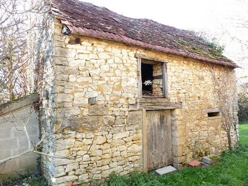 Ferme à restaurer avec fort potentiel à Gourdon (46300) en position dominante 