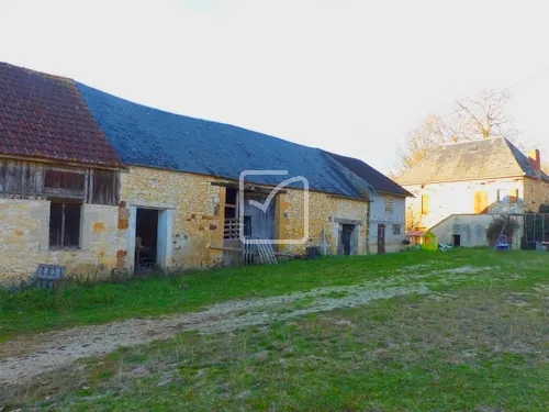 Ferme à restaurer avec fort potentiel à Gourdon (46300) en position dominante