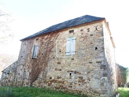 Ferme à restaurer avec fort potentiel à Gourdon (46300) en position dominante 