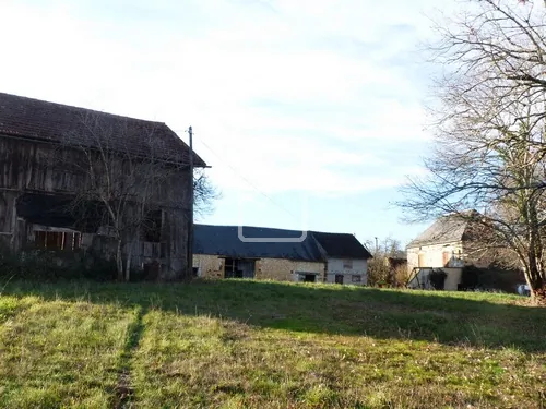 Ferme à restaurer avec fort potentiel à Gourdon (46300) en position dominante 
