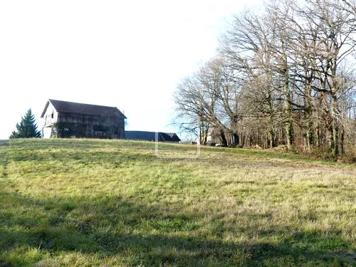 Ferme à restaurer avec fort potentiel à Gourdon (46300) en position dominante 