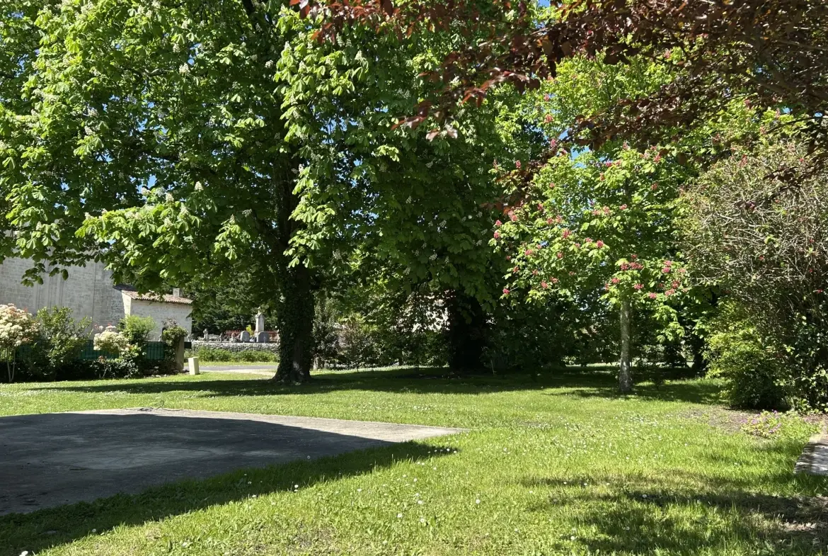 Maison de 95 m² avec jardin à Cudos, proche commodités 