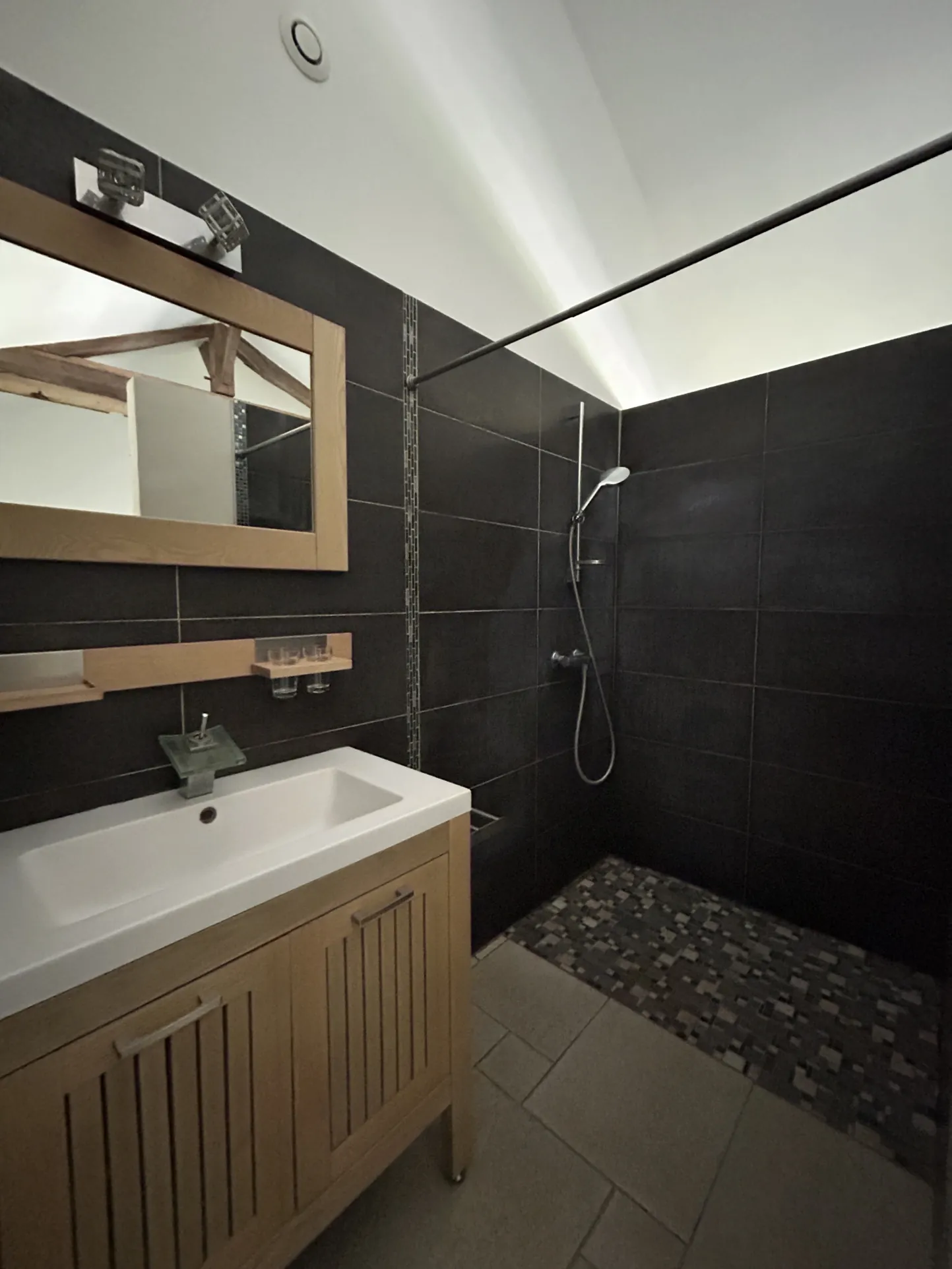 Maison de 95 m² avec jardin à Cudos, proche commodités 