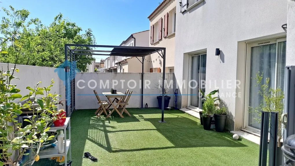 Charmante maison moderne de 86 m² avec jardin à Uchaud, proche commodités 