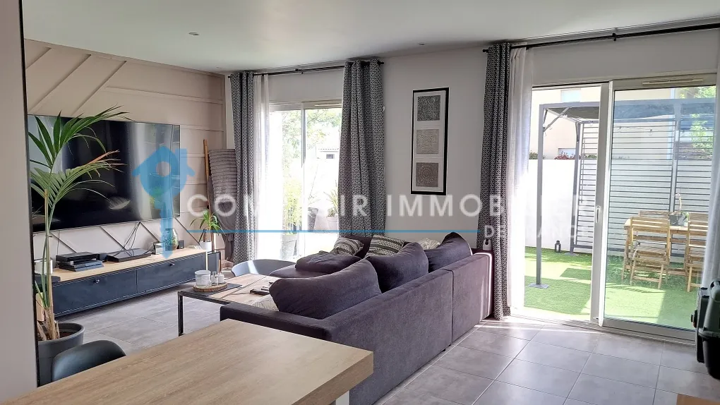 Charmante maison moderne de 86 m² avec jardin à Uchaud, proche commodités 