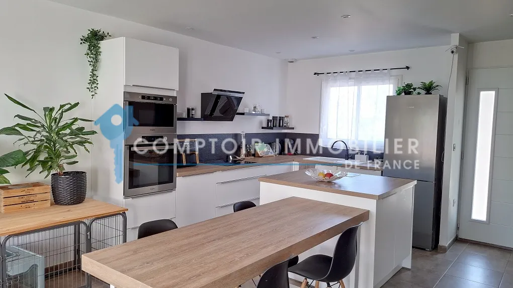 Charmante maison moderne de 86 m² avec jardin à Uchaud, proche commodités 