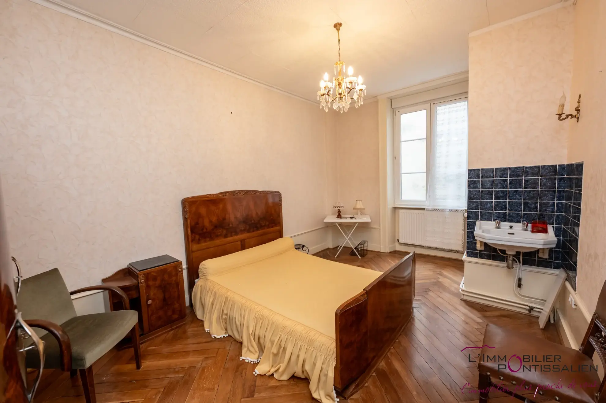 Appartement 4 pièces à Pontarlier proche hôpital avec cave et hauteurs sous plafond 