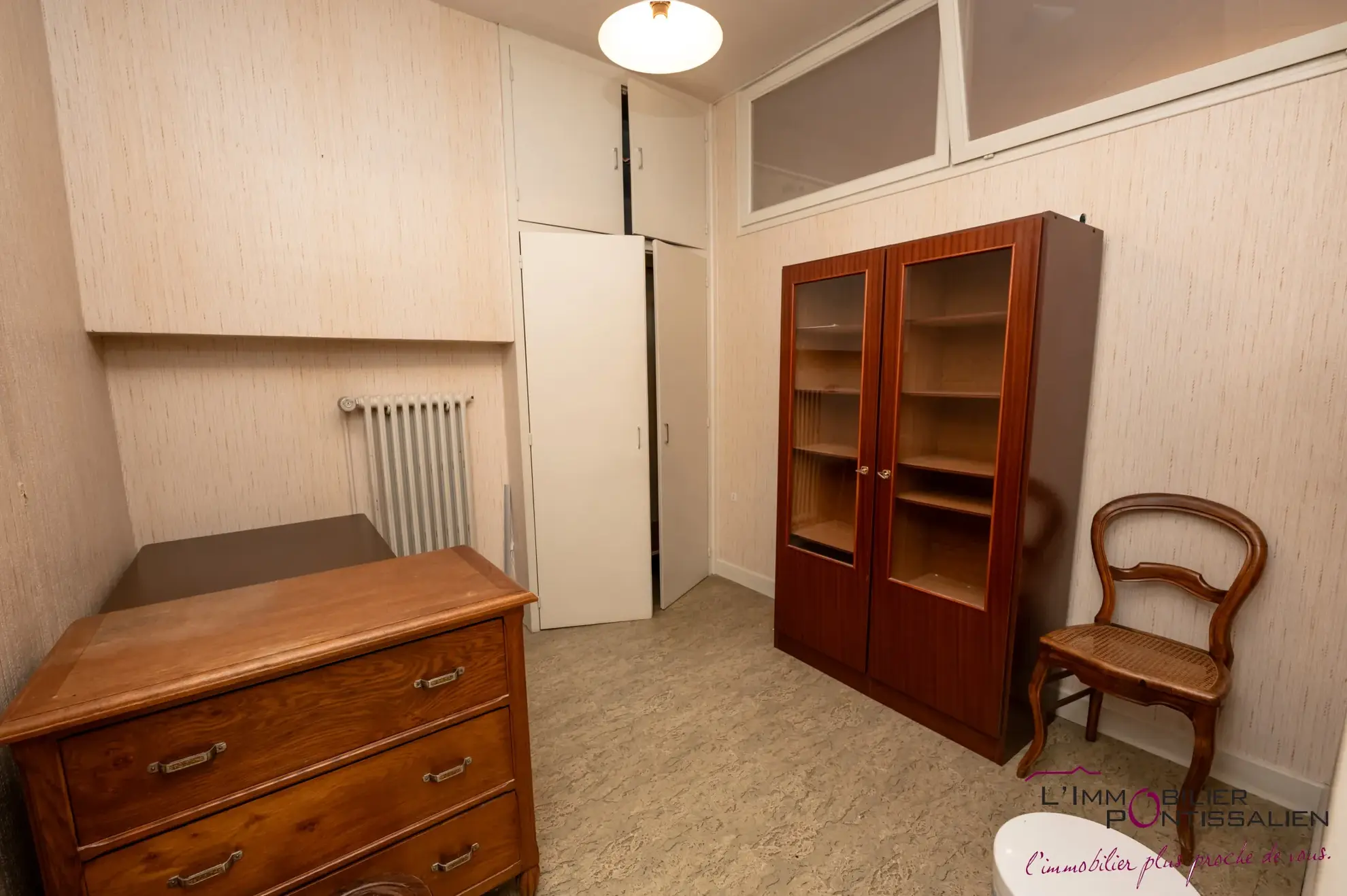 Appartement 4 pièces à Pontarlier proche hôpital avec cave et hauteurs sous plafond 