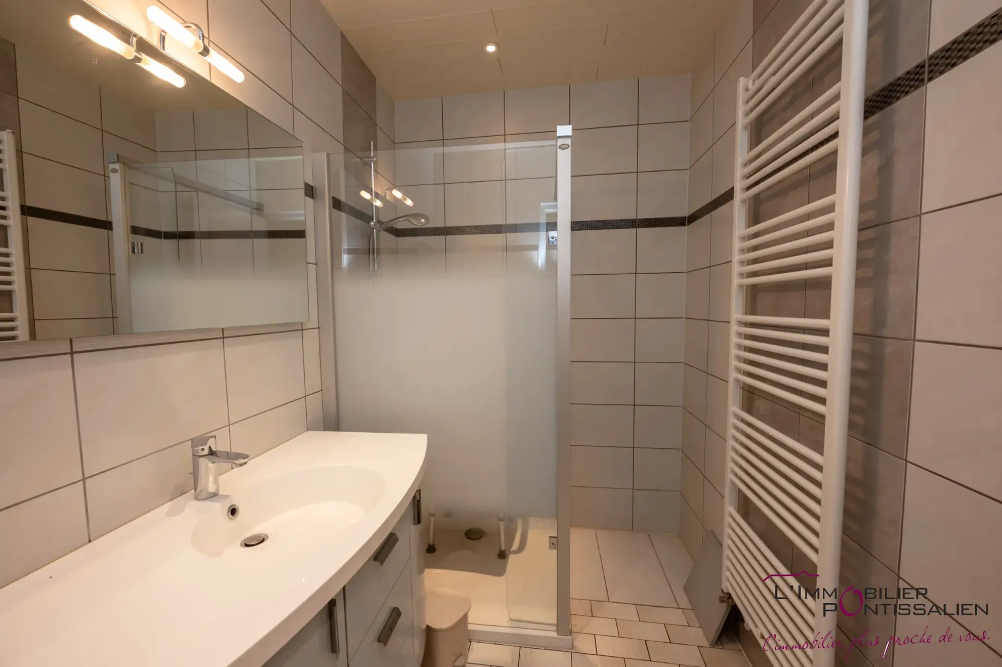 Appartement 4 pièces à Pontarlier proche hôpital avec cave et hauteurs sous plafond 