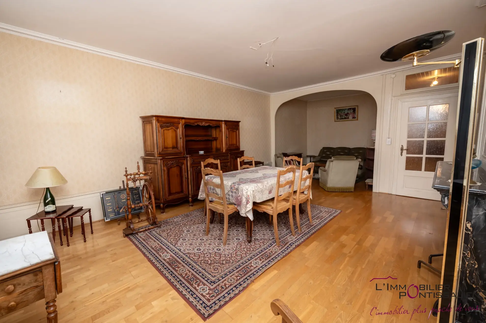 Appartement 4 pièces à Pontarlier proche hôpital avec cave et hauteurs sous plafond 