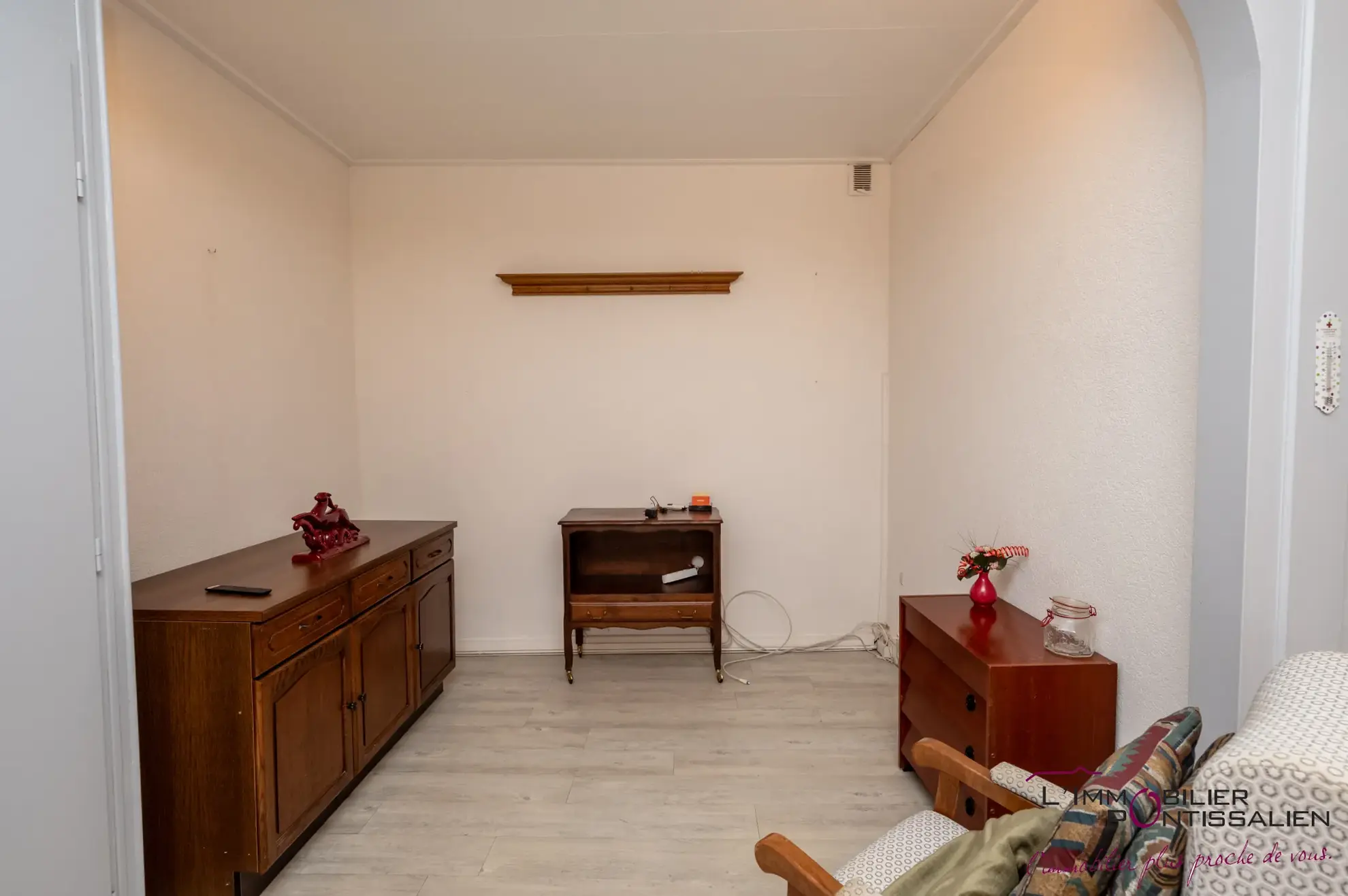 Appartement 4 pièces à Pontarlier proche hôpital avec cave et hauteurs sous plafond 