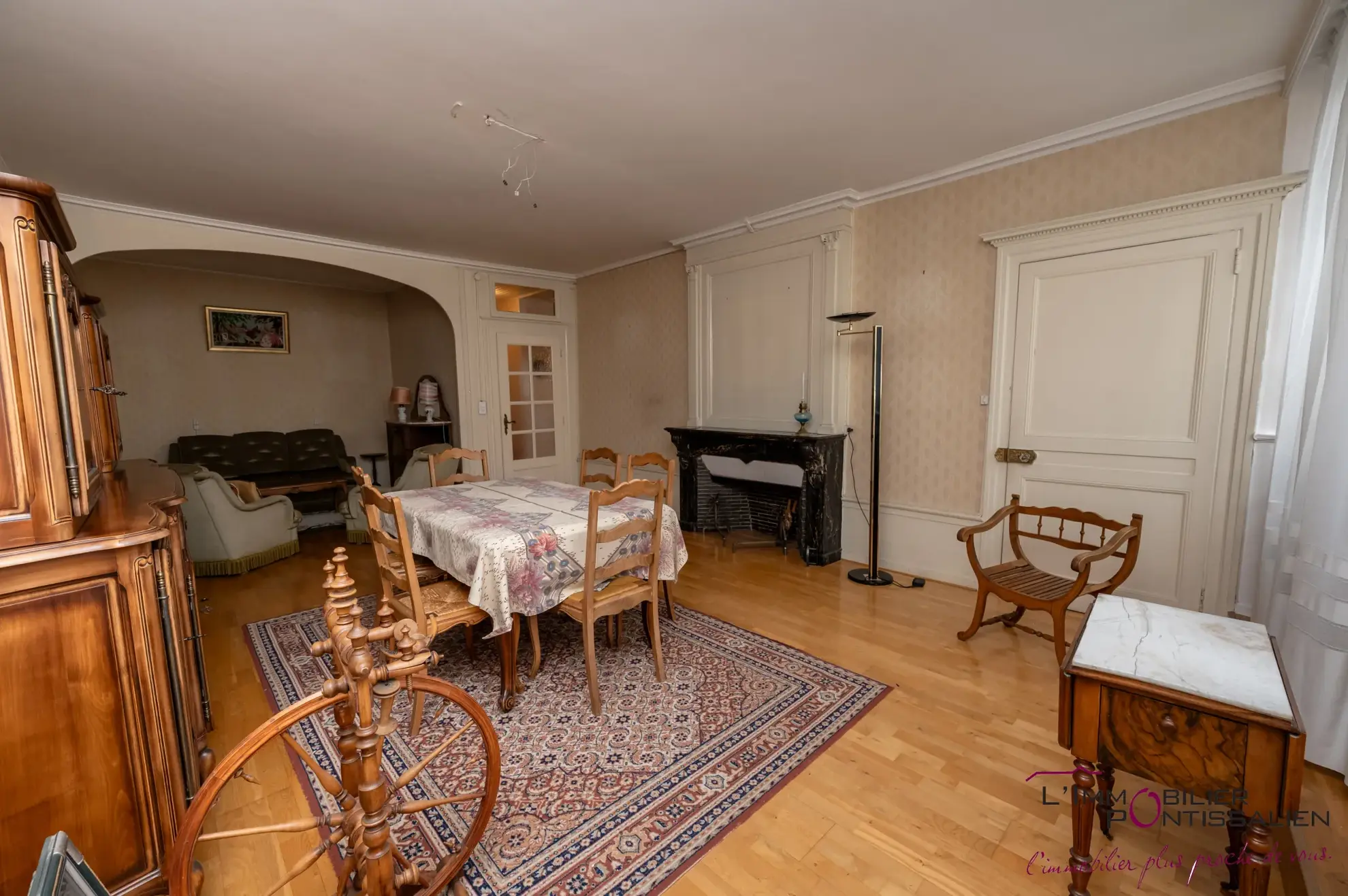 Appartement 4 pièces à Pontarlier proche hôpital avec cave et hauteurs sous plafond 