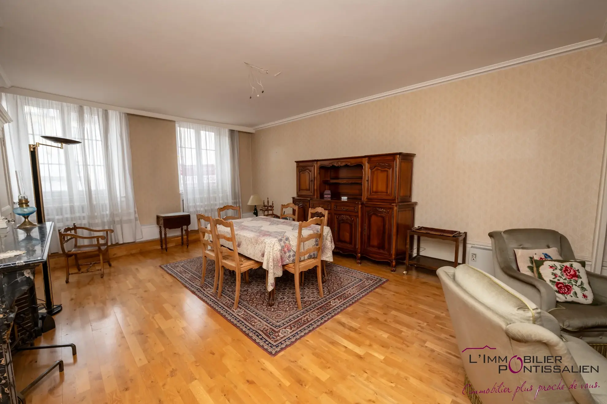 Appartement 4 pièces à Pontarlier proche hôpital avec cave et hauteurs sous plafond 