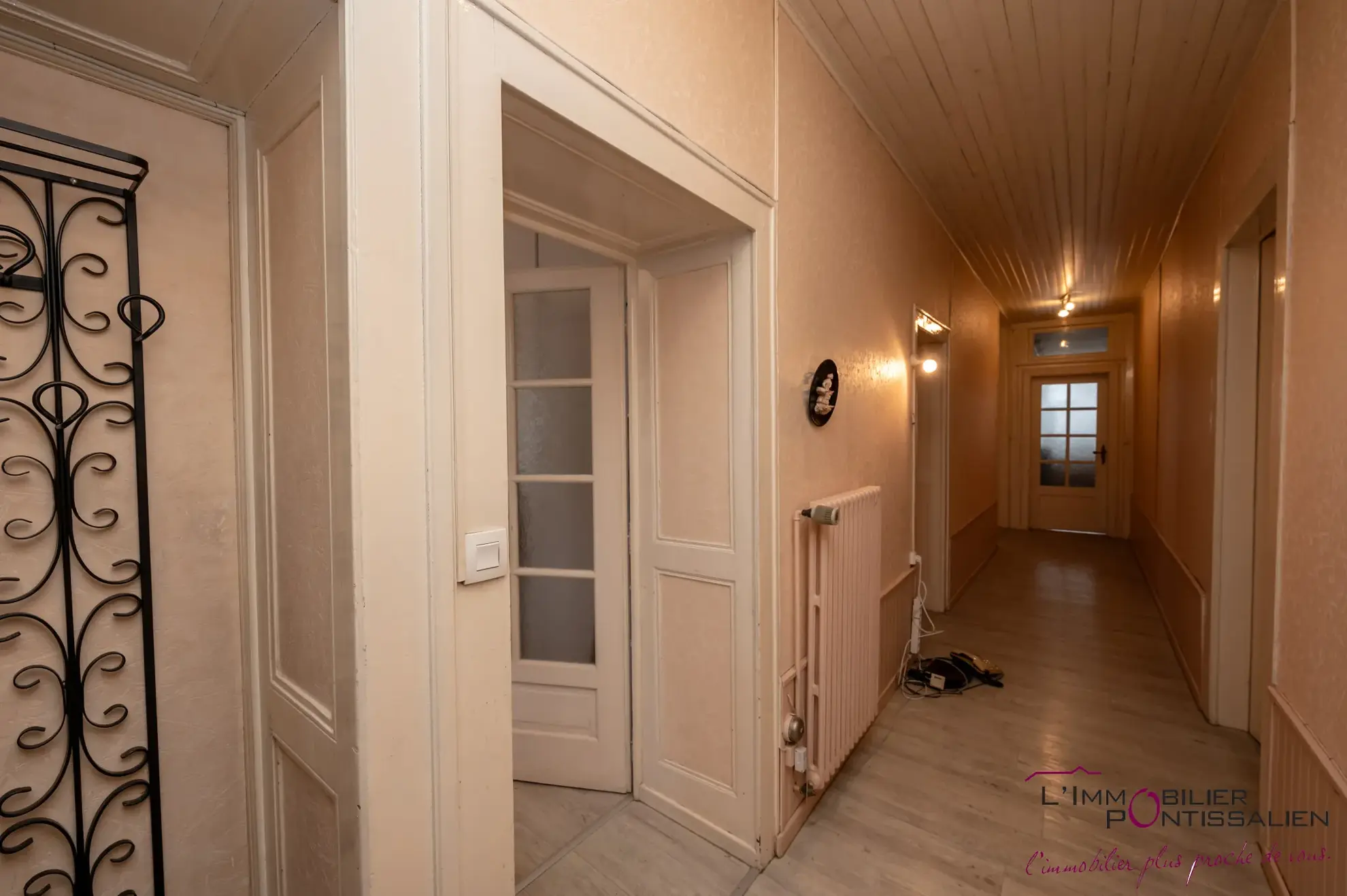 Appartement 4 pièces à Pontarlier proche hôpital avec cave et hauteurs sous plafond 